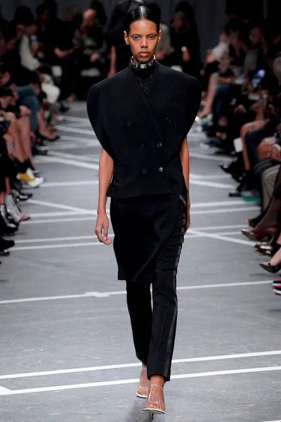 Look 19